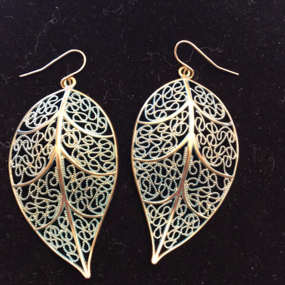 Dangle delicate leaf earrings